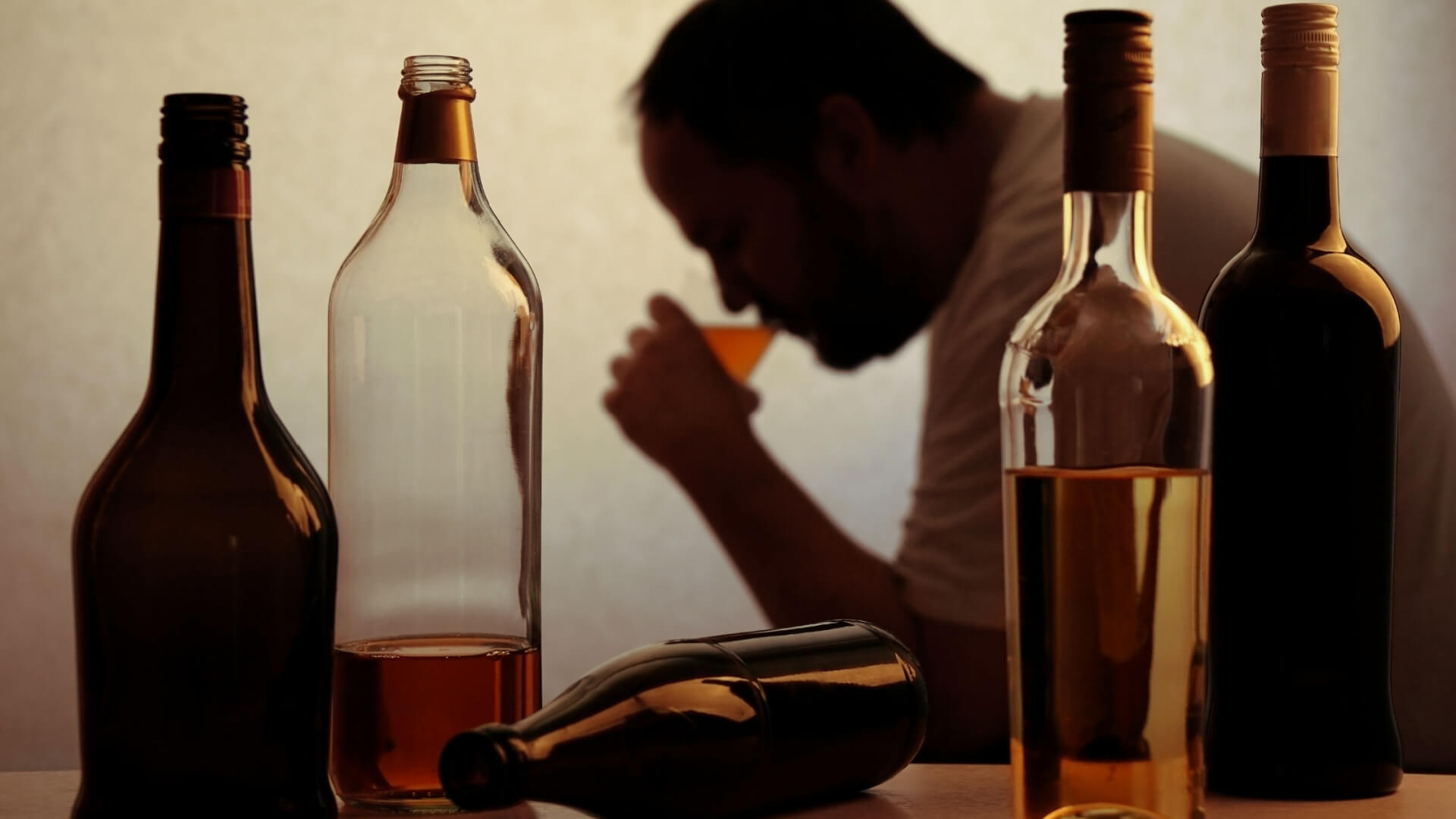 visible intoxication of a man drinking alone